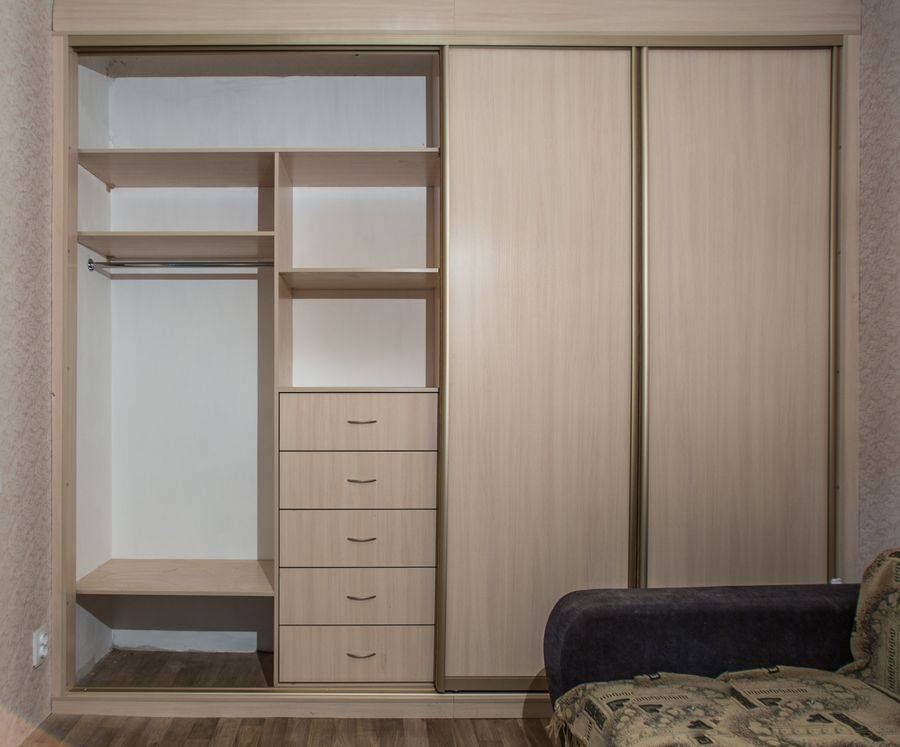 Шкаф-купе в гостиную 4 двери Шкаф-купе в гостиную 4 двери