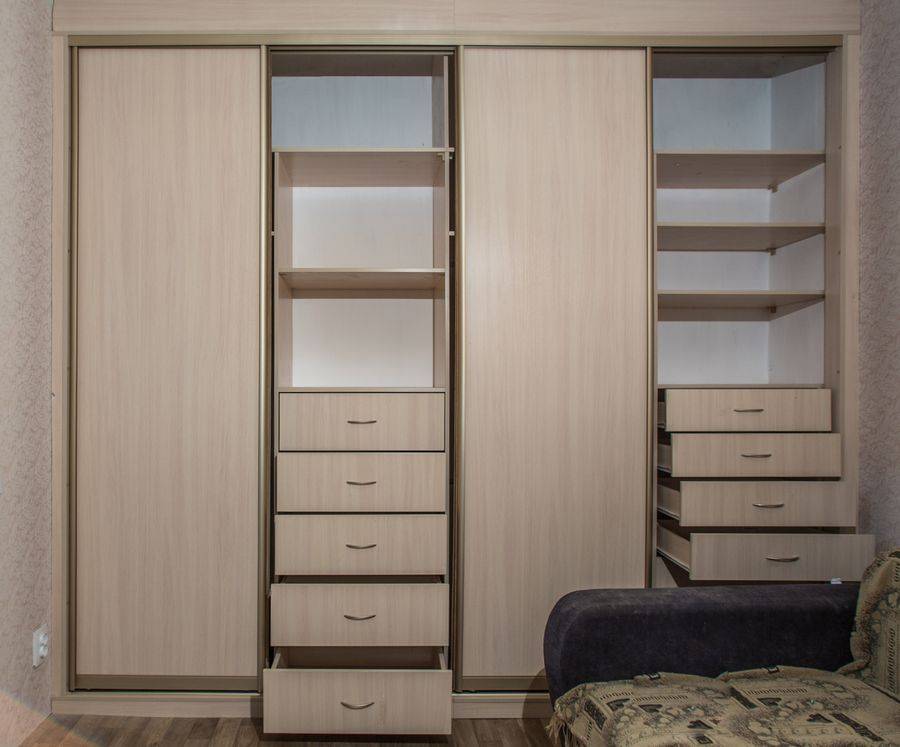 Шкаф-купе в гостиную 4 двери Шкаф-купе в гостиную 4 двери