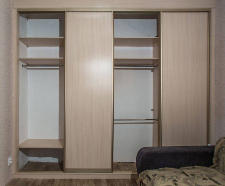 Шкаф-купе в гостиную 4 двери Шкаф-купе в гостиную 4 двери