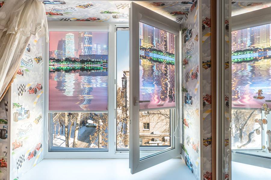 Рулонные шторы блэкаут с рисунком на двухстворчатое окно