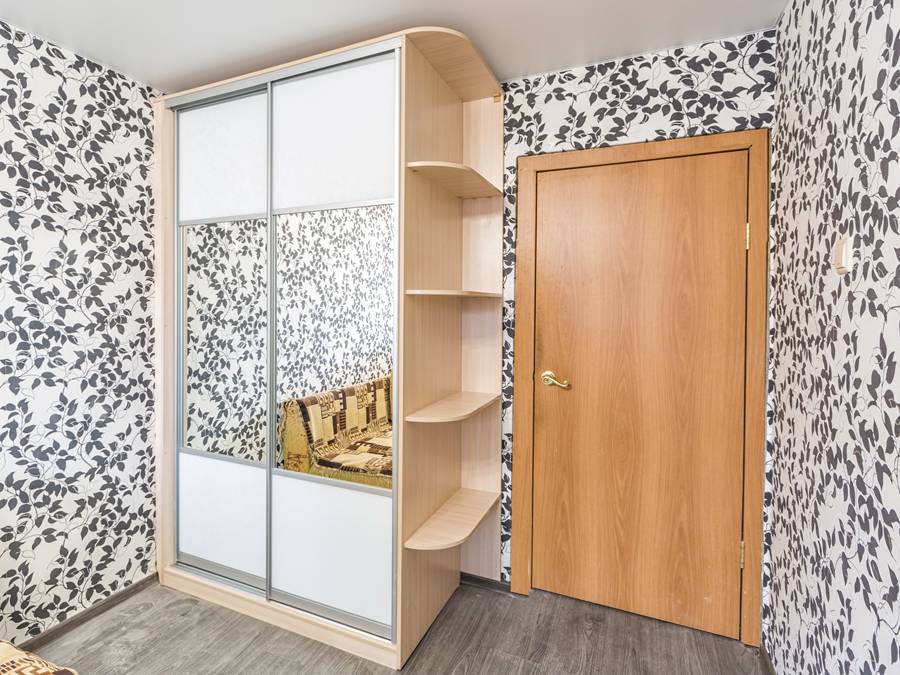 Шкаф-купе с открытыми полками Шкаф-купе с открытыми полками