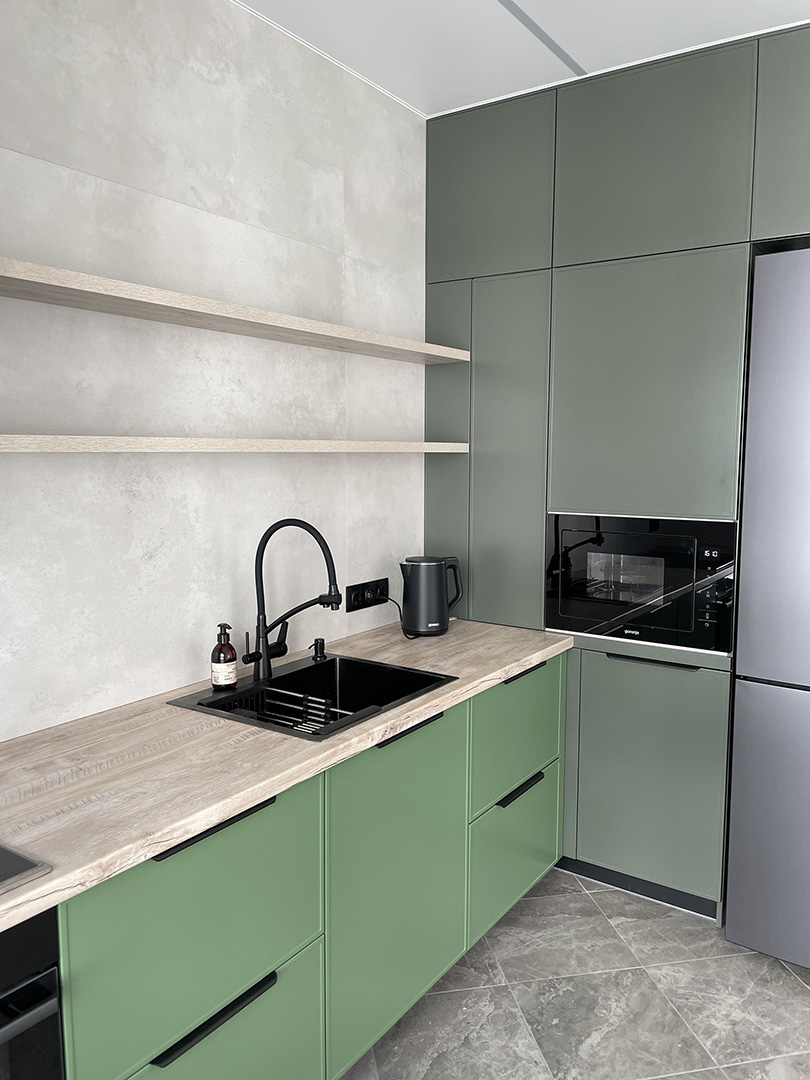 Угловая кухня 3елено-серый (матовый) / Дуб канадский