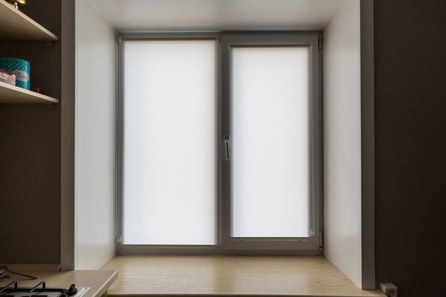 Рулонные шторы с рисунком на двухстворчатое окно