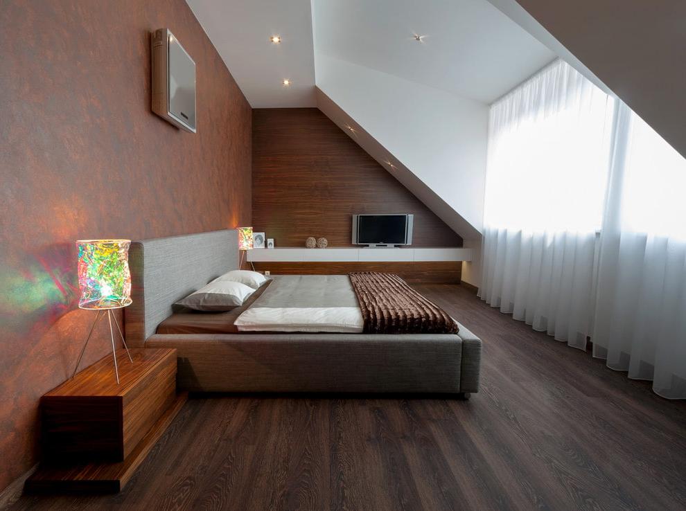 Матовый натяжной потолок на мансарде Матовый натяжной потолок на мансарде