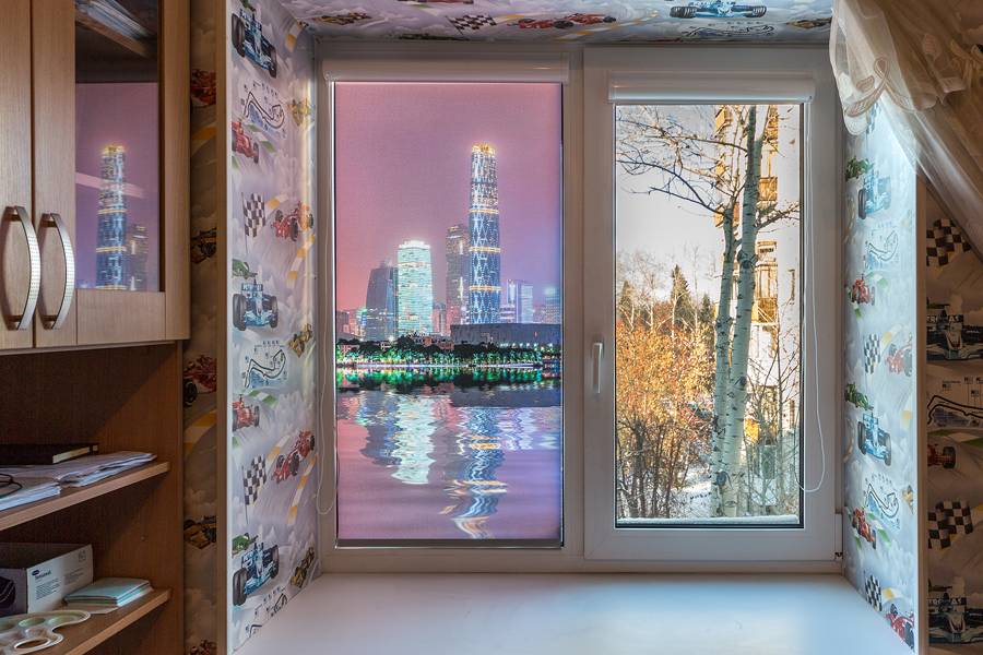 Рулонные шторы блэкаут с рисунком на двухстворчатое окно