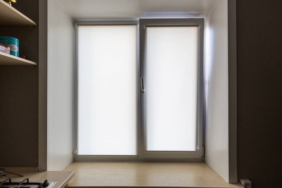 Рулонные шторы с рисунком на двухстворчатое окно