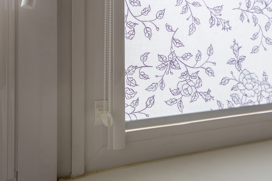 Рулонные шторы с рисунком на балконный блок