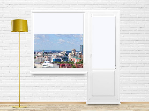 Однотонные рулонные шторы на балконный блок