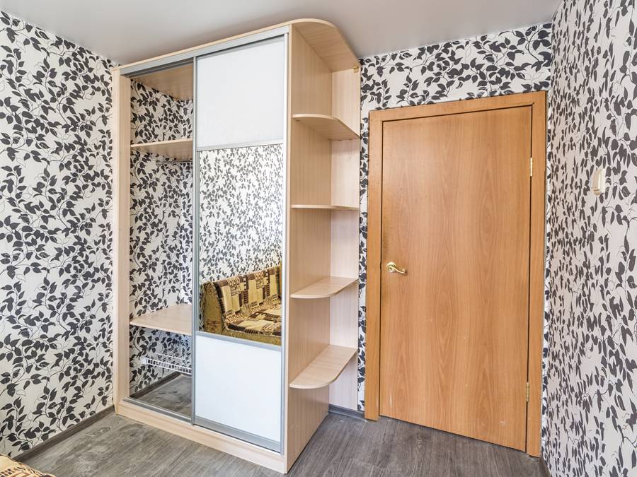 Шкаф-купе с открытыми полками Шкаф-купе с открытыми полками