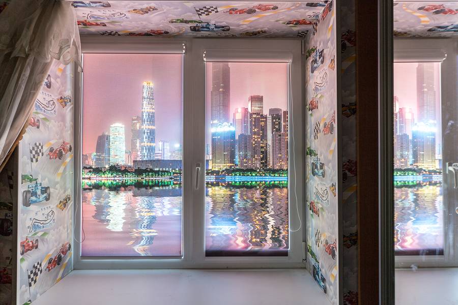 Рулонные шторы блэкаут с рисунком на двухстворчатое окно