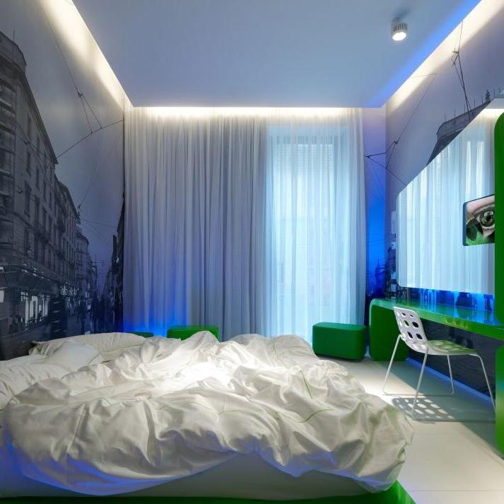 Потолок с подсветкой в комнате для подростка
