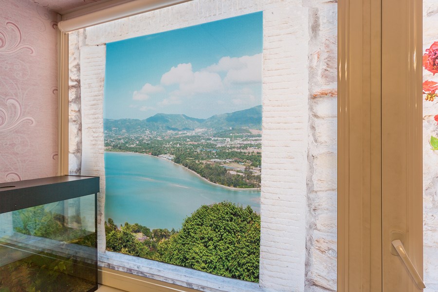 Рулонные шторы с рисунком на балконный блок