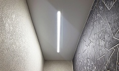 Потолок со световыми линиями