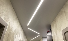 Световые линии в коридоре